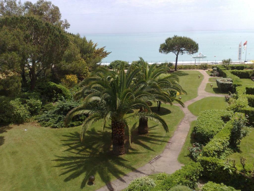 Bel Appartement Les Pieds Dans L'Eau فينوف لوبيه المظهر الخارجي الصورة